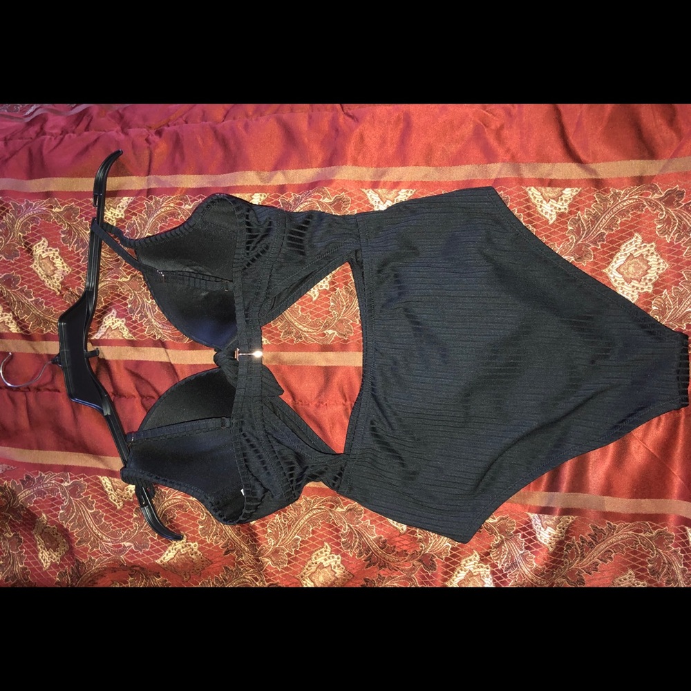 Shade & Shore Ribbed Swimsuit - Picture 4 of 4